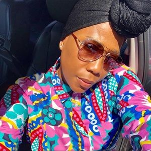 Meet your Posher, Suzanne